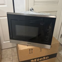 24” MIELE MICROWAVE AND OVEN M6040