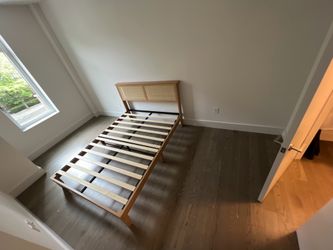 Queen bedframe