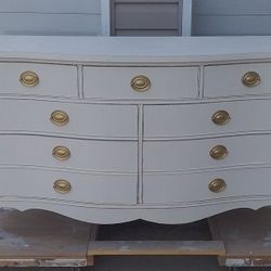 Gorgeous Harmony House Mid-Century Modern Bow Front Cherry Dresser with 7 Drawers
