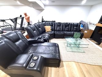 Awesome 8 seater Leather sectional couch/ recliner