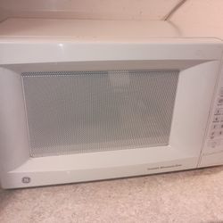 GE Turntable Microwave Oven