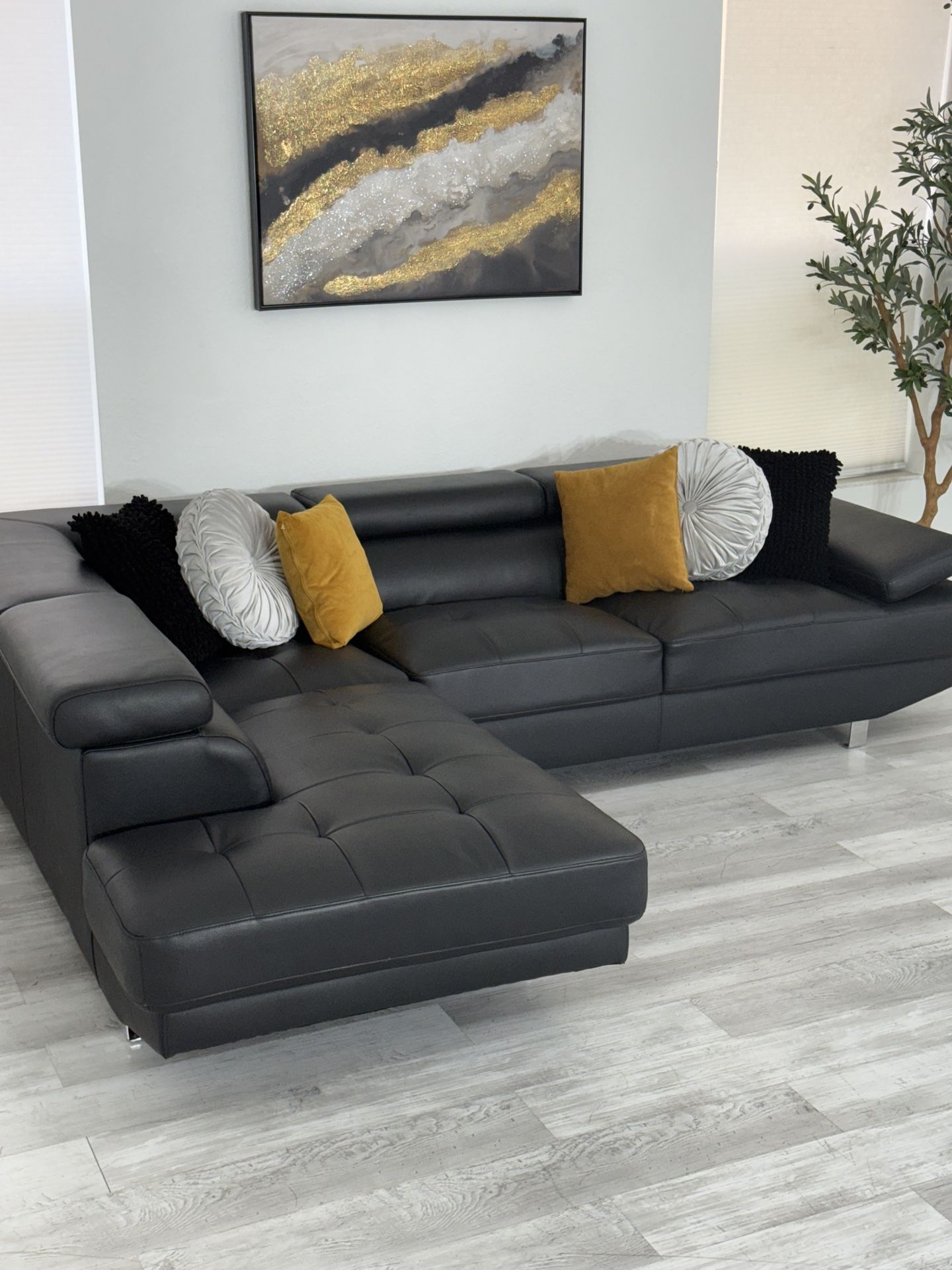 Black L-Shaped Sectional / Sofá L Negro
