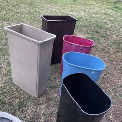 Five  Kitchen Garbage Cans , Two Big Ones And Three Smaller One, With Different Colors ( NO SHIPPING)