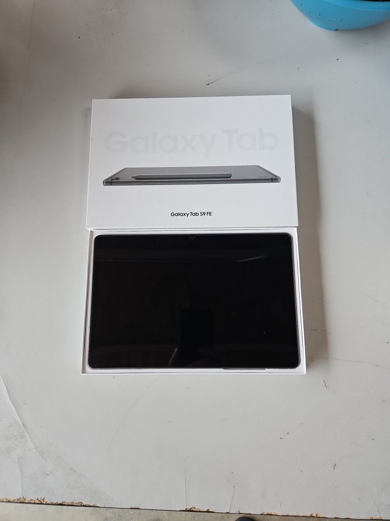 Samsung Galaxy Tab S9 FE - 10.9" Screen - With S-Pen - 128GB - Gray