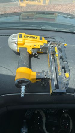 Finish nailer