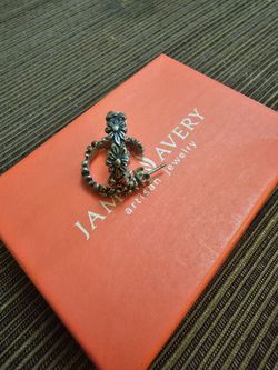 Earrings james avery