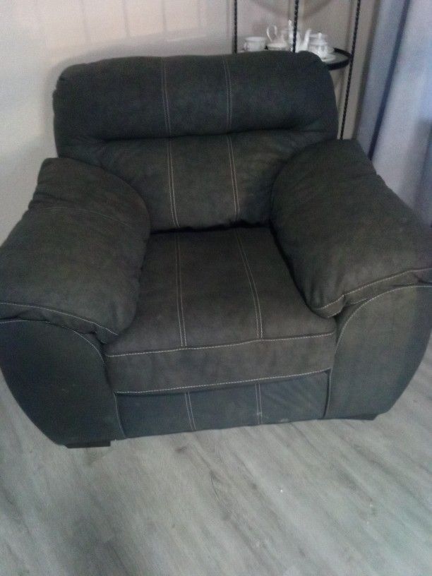 Captain Chair