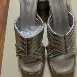 New Woman's Silver Slip On Chunk Heel Shoes