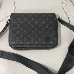 Louis Vuitton Messenger Bag Eclipse Monogram