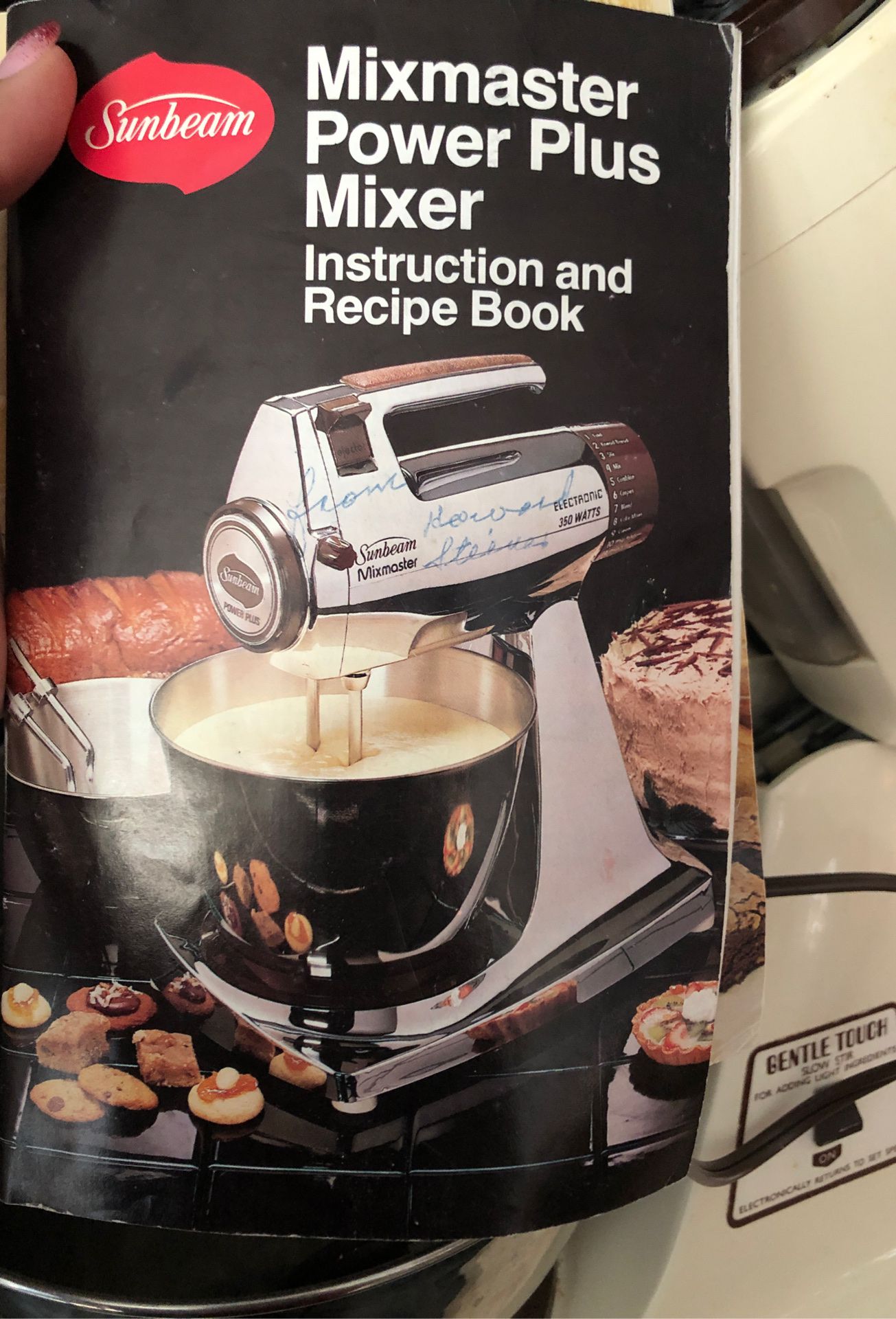 Sunbeam MixMaster White Soft-Start Technology Stand Mixer. for Sale in  Lindenhurst, NY - OfferUp