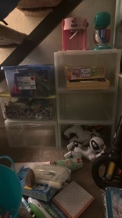 4 clear shoe boxes