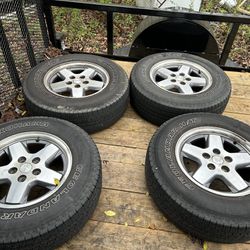 Set of 4 16inch Jeep Wheels with Yokohama Geolander H/T tires