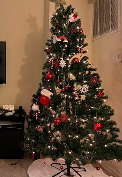 Green 6ft Pre-Lit Christmas Tree
