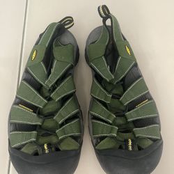 Keen Waterproof Water Shoes Sandals Outdoor Camping Hiking Unknown. Used in good condition however, THE SIZE IS UNKNOWN!