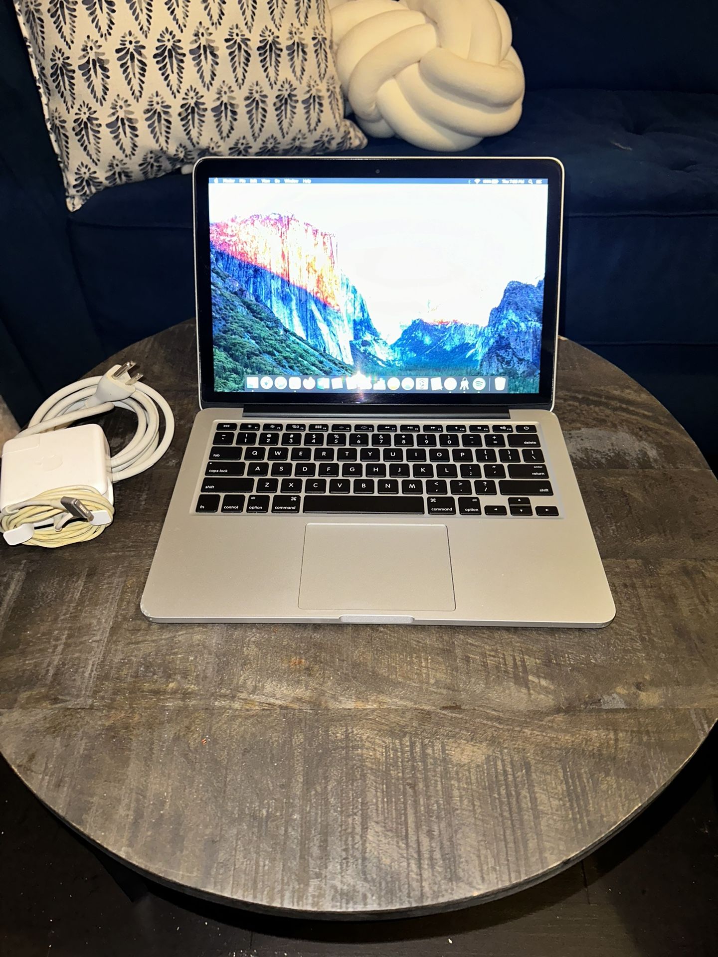 MacBook Pro Retina 13 Inch Early 2015 With Charger READ DESCRIPTION!