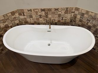 Freestanding tub