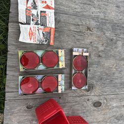 Road safety reflectors