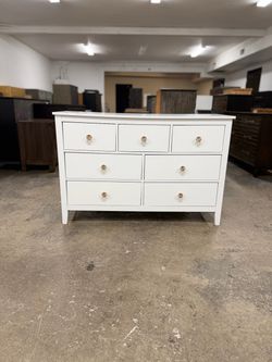 Already Assembled White Modern 7 Drawer Dresser