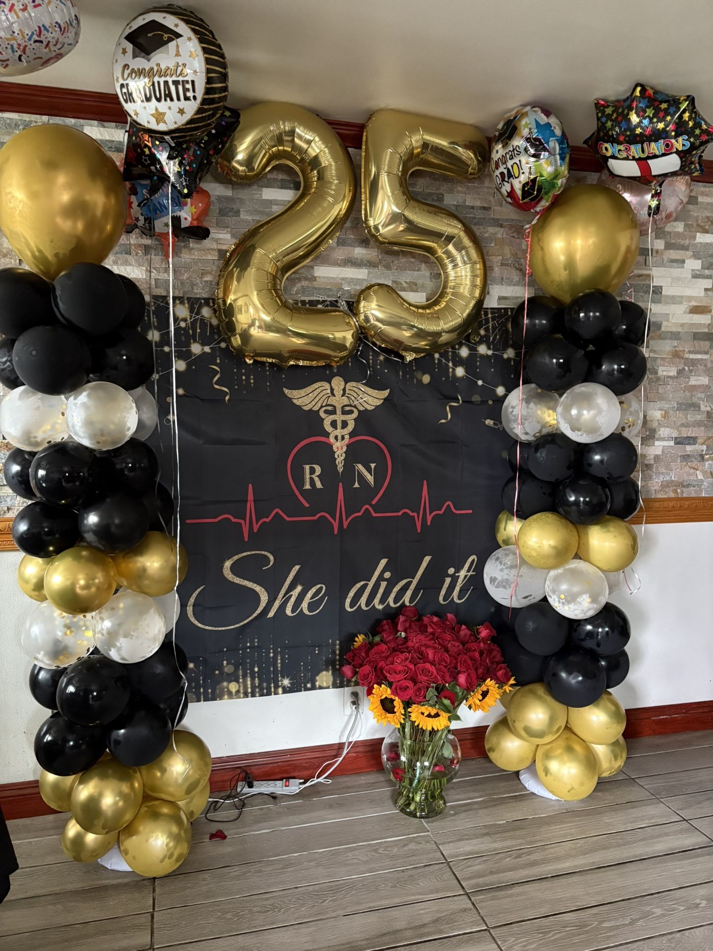 congrats sign and balloon