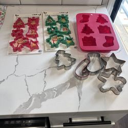 Free Christmas Cookie Cutters And Baking Mold 