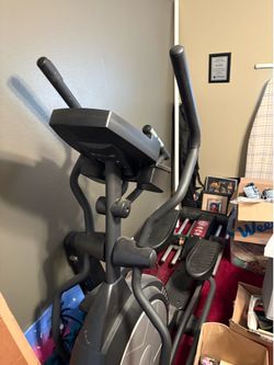 Sole Elliptical machine in excellent condition