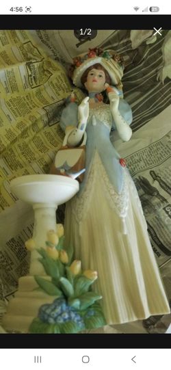 AVON**THE 1998 Mrs. P.F.E. ALBEE Award**Porcelain Figurine*FULL SIZE