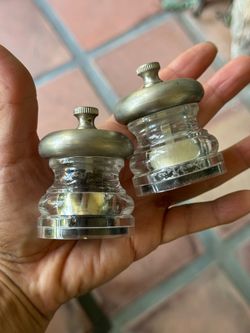 Mini Salt and Pepper Grinder Set
