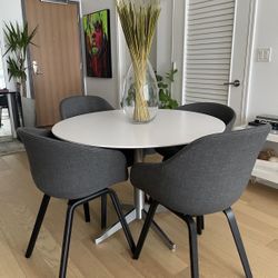 Florence Knoll Table Desk 42” (Design Within Reach)