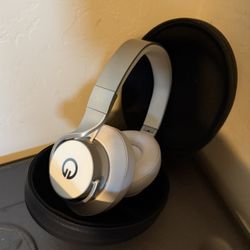 Music headphones Studio