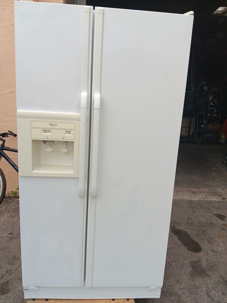 Whirlpool 2 Side Doors Ice Maker