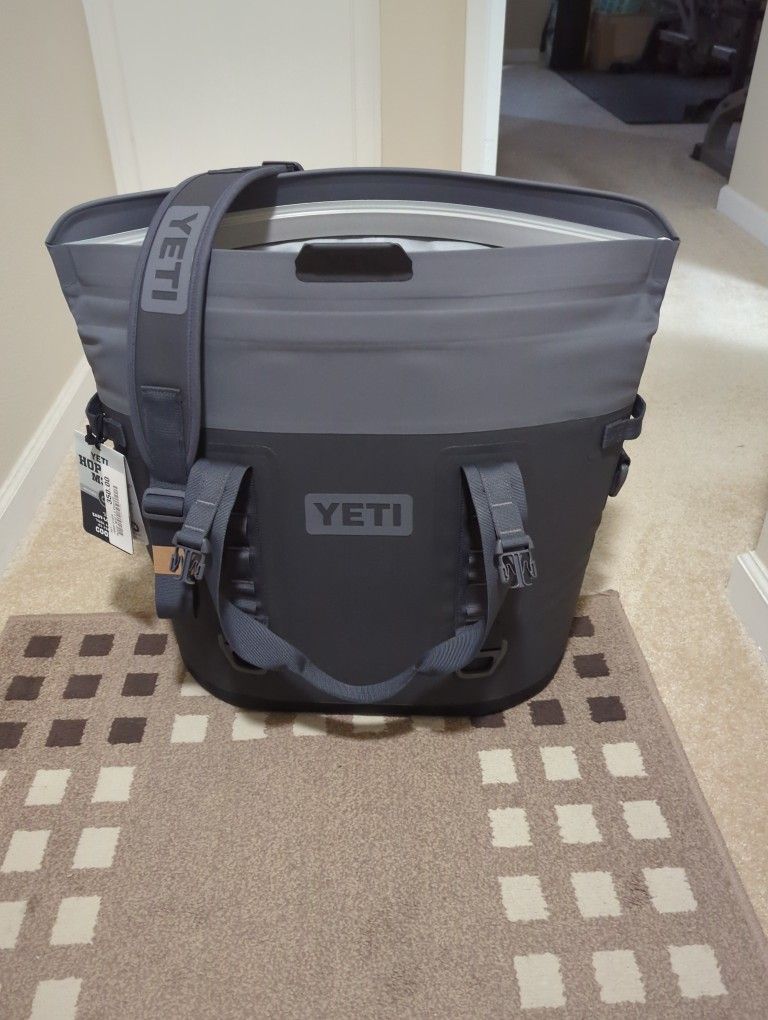 Yeti Hopper M30 Cooler **Brand New***