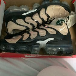 Nike Air VAPORMAX PLUS size 8 1/2 Men’s