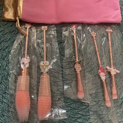 Hello Kitty Makeup Brushes Set