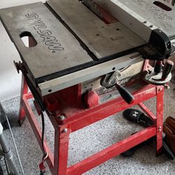 15 Amp Table Saw Excellent Condition 