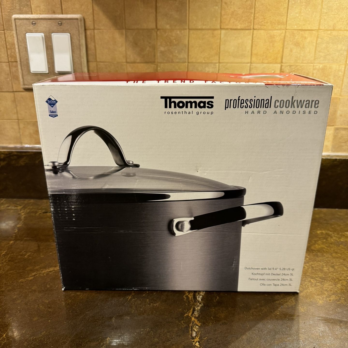 New THOMAS ROSENTHAL GROUP Professional Cookware DUTCH OVEN w/ LID 9.4