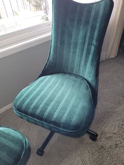 Matching dining room chairs