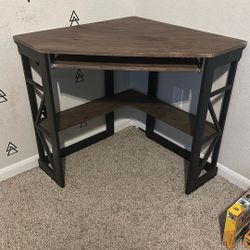 Corner Desk - Like new 