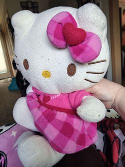 Hello Kitty plushie