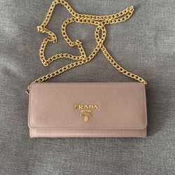 Prada Wallet On Chain  $750