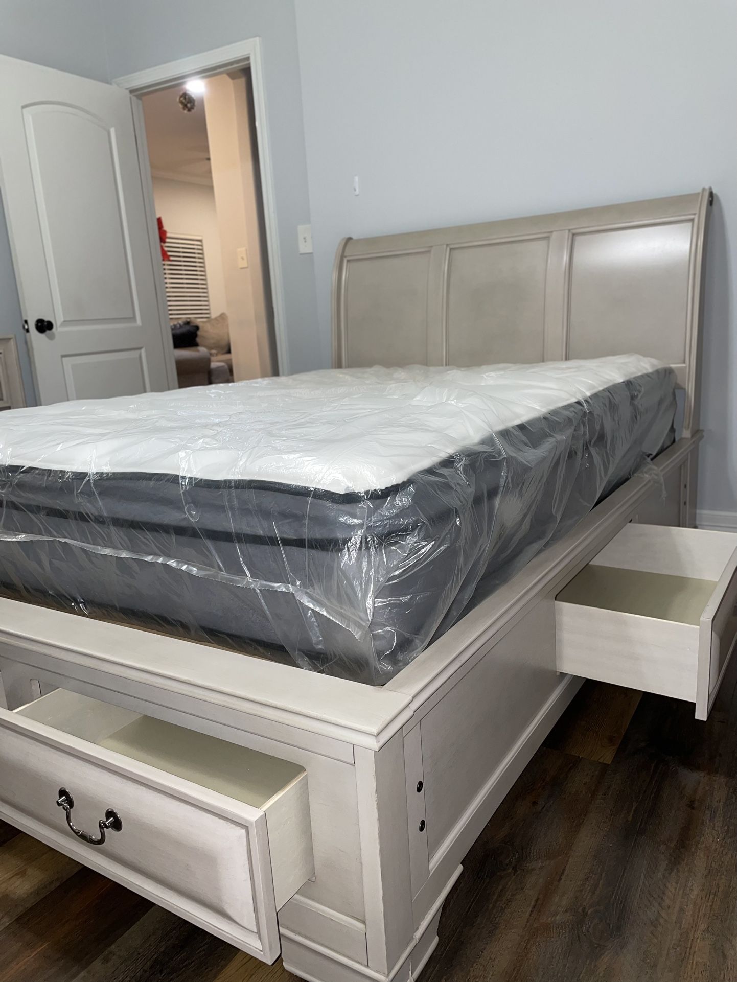 Rooms ToGo Kids Mill Valley Jr. White 5 Pc Full Storage Bedroom