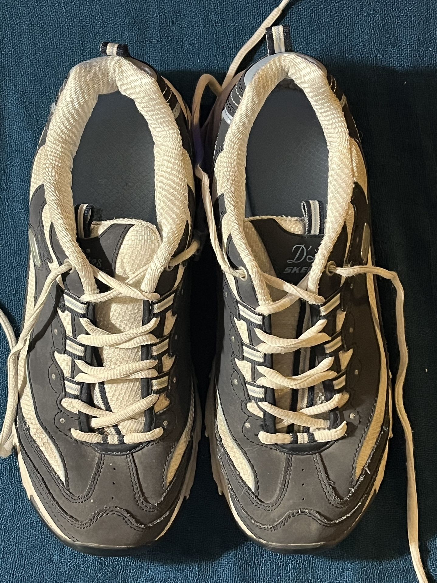 Womens Skechers Tennis Shoes Size 8.5