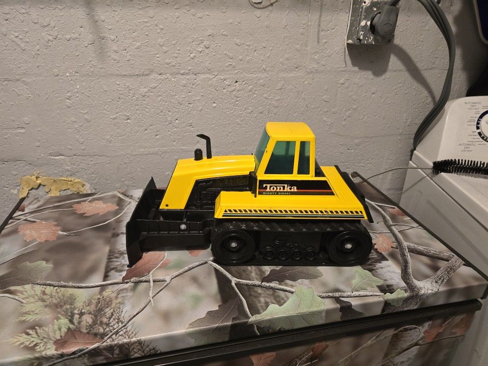 1990 Tonka Mighty Diesel Bull Dozer