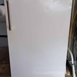 Hot Point Freezer Stand Up 