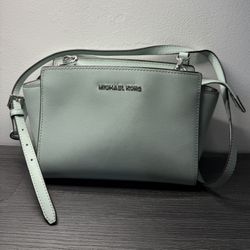 Michael Kors Selma Messenger Medium Size Bag Light Green