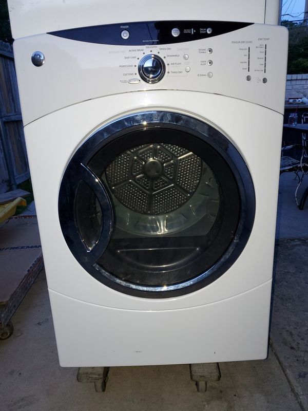 GE7.0 Cu.Ft. Super Capacity Electric Dryer ModelDCVH680EJ1WW *Needs
