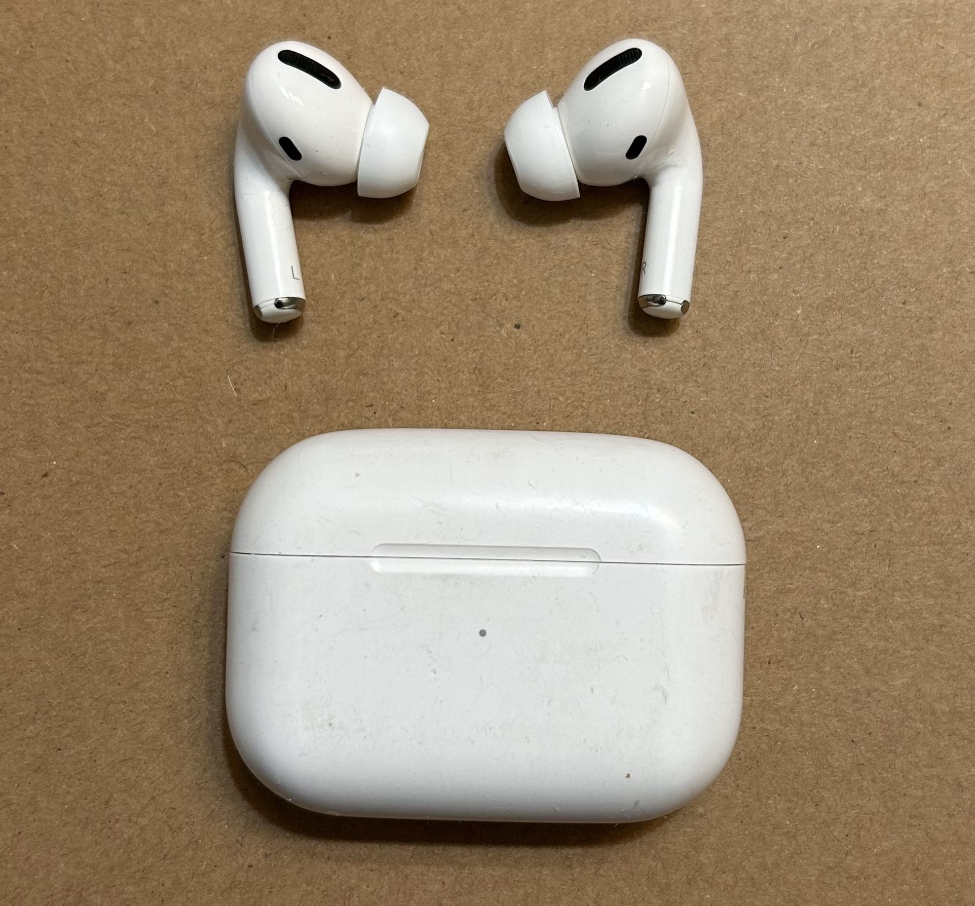Apple AirPod pro A2084 with carrying case. 