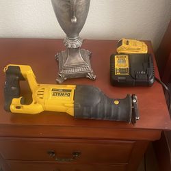 Saw saw battery and Charger