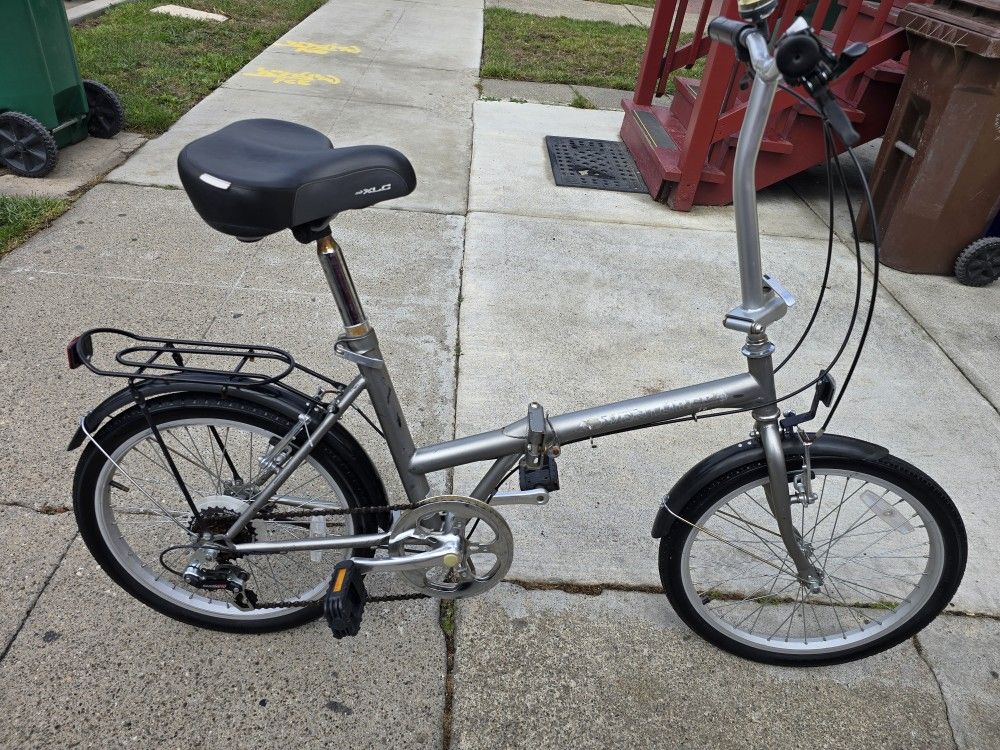 Folding Bike 20" Tires 
Great Condition Ready to Ride