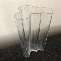 Iittala Alvar Aalto 10” Vase in clear 