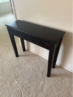 Entry way/accent table